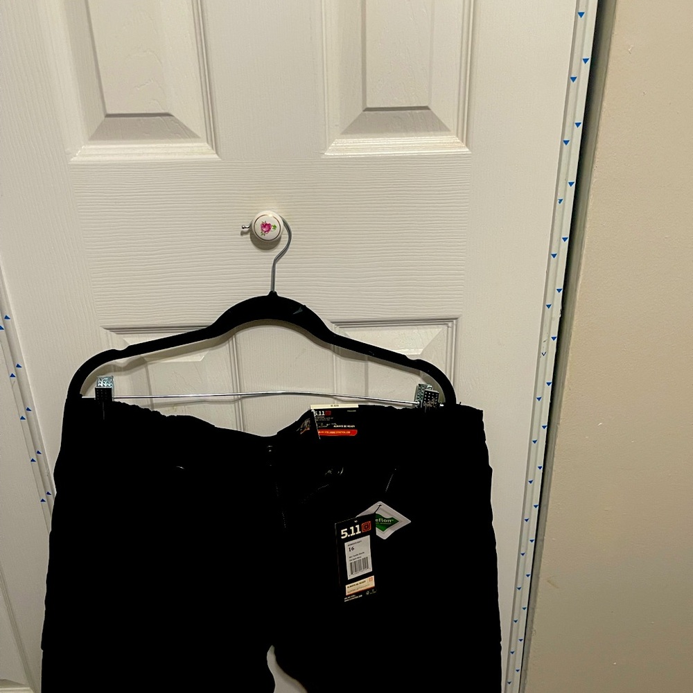 5.11 new with tags cargo shorts-women